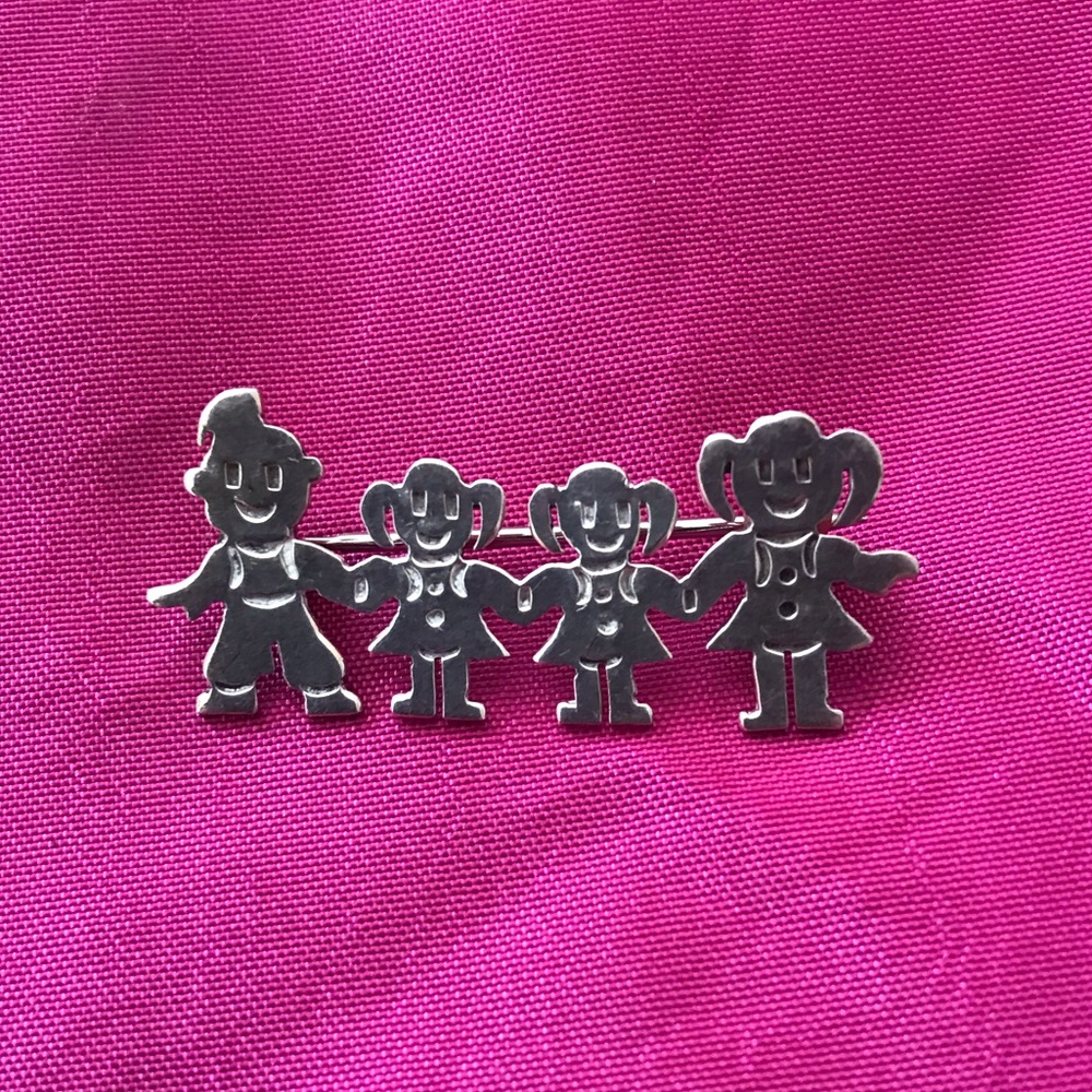 Really Cute Family Brooch/Pin - Silver